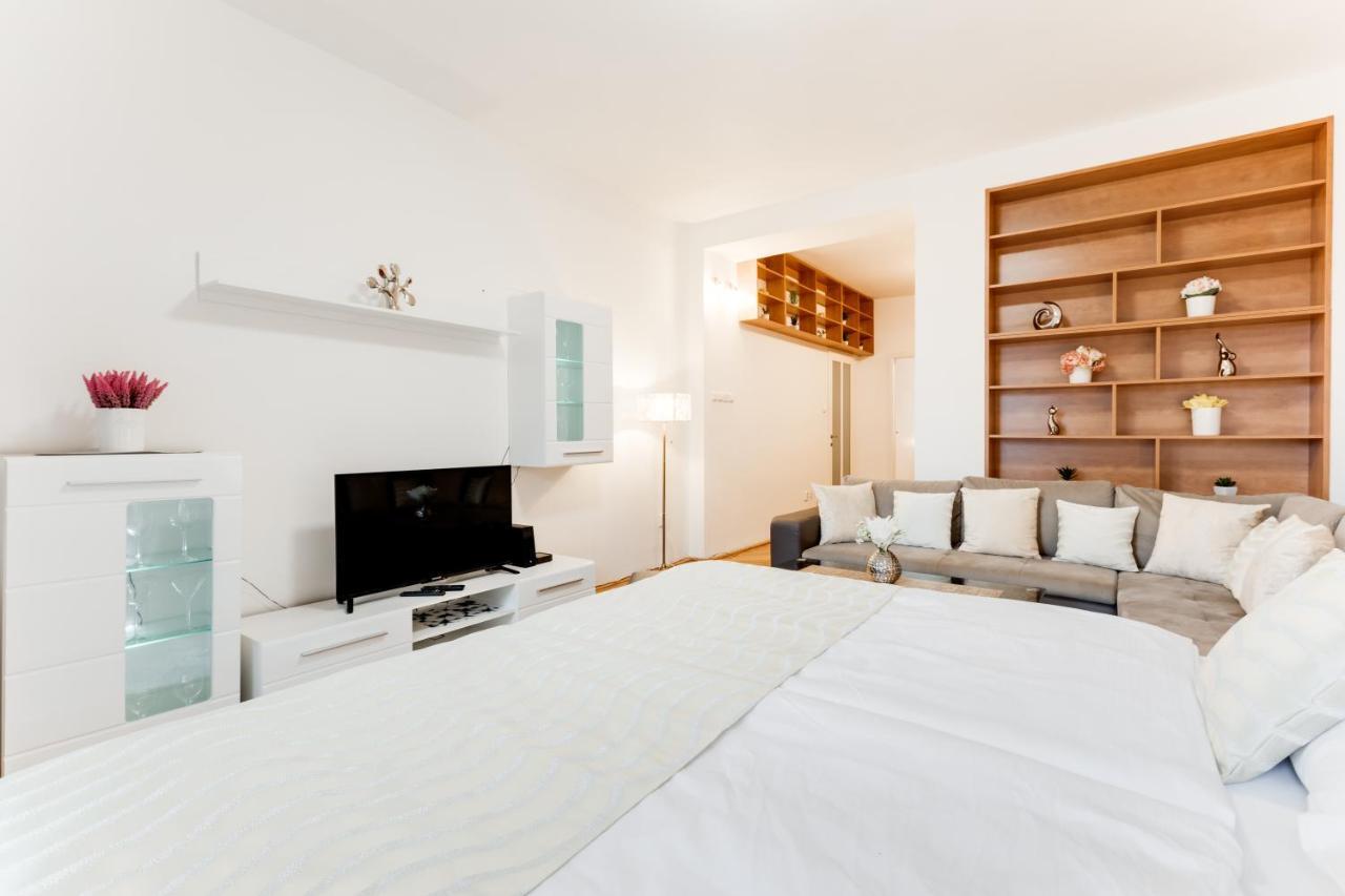 Exclusive Riverside Apartment In The Heart Of 布拉格 外观 照片